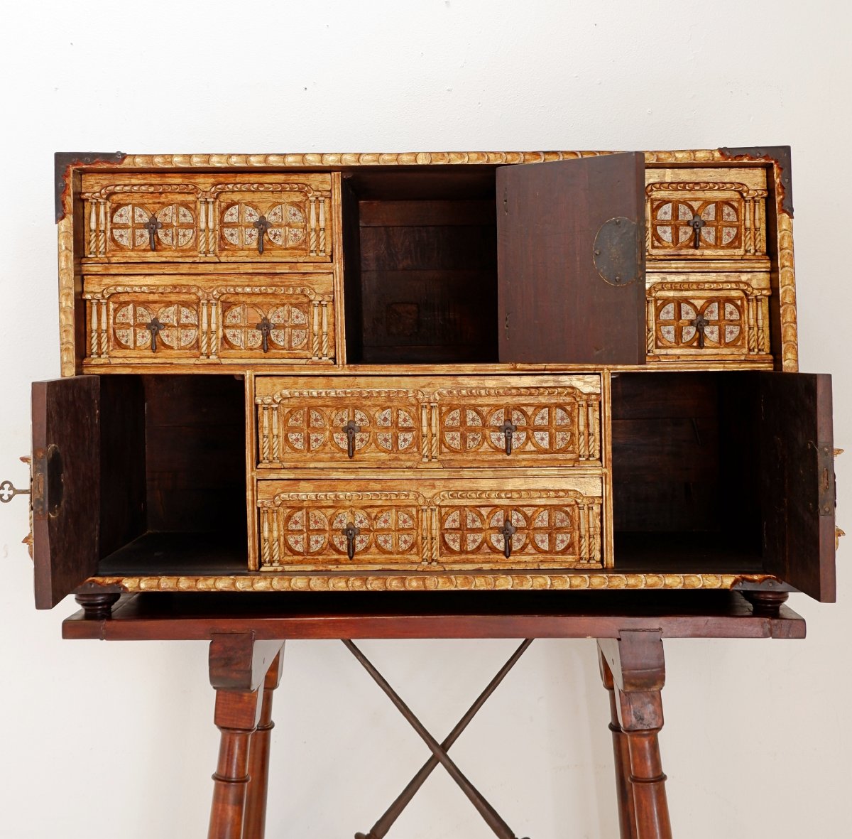 19th-century Spanish Vargas-style Bargueño Cabinet-photo-3