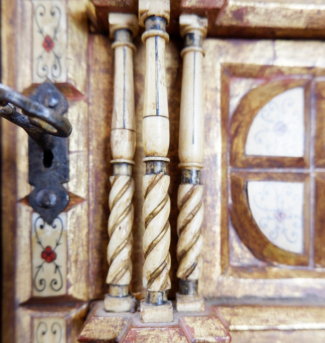 19th-century Spanish Vargas-style Bargueño Cabinet-photo-5