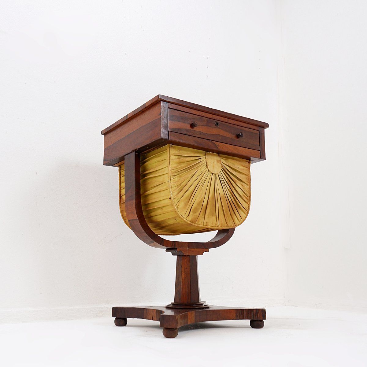 Table de couture ancienne, époque Guillaume IV - XIXe siècle, vers 1810-1830