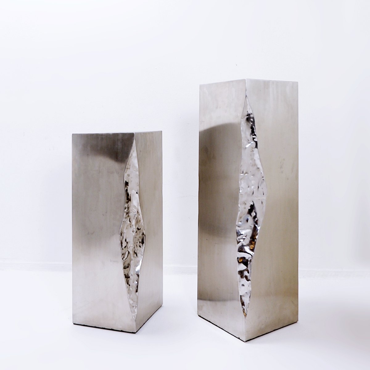 Set Of 2 Sculptural Metal Pedestals With Split, Textured Edges - 20th Century-photo-2