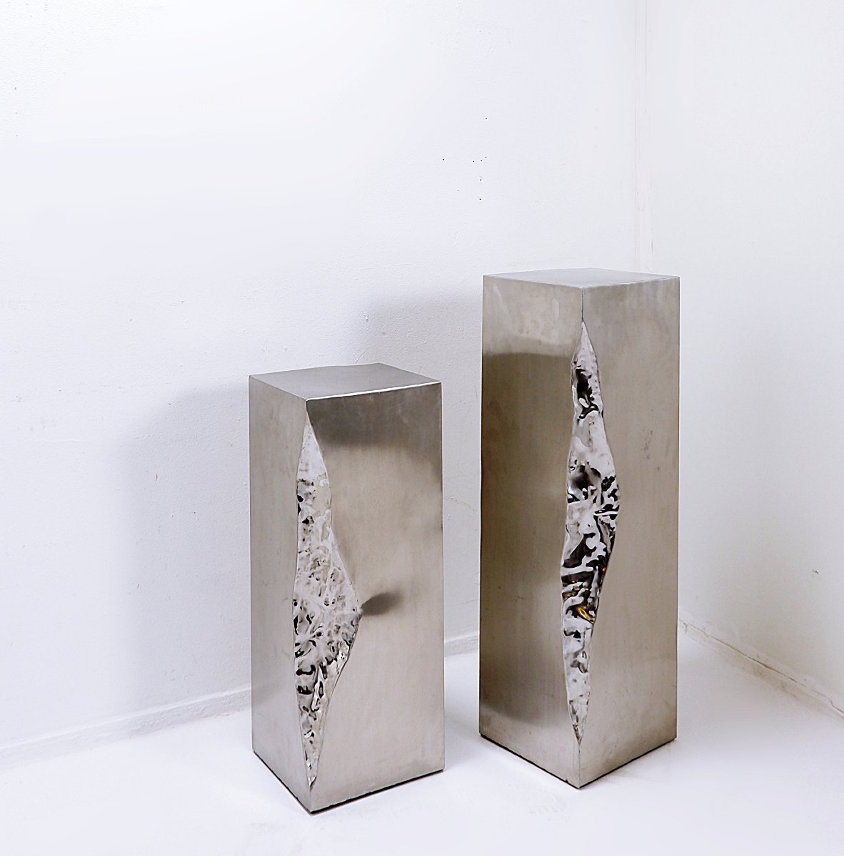 Set Of 2 Sculptural Metal Pedestals With Split, Textured Edges - 20th Century-photo-4