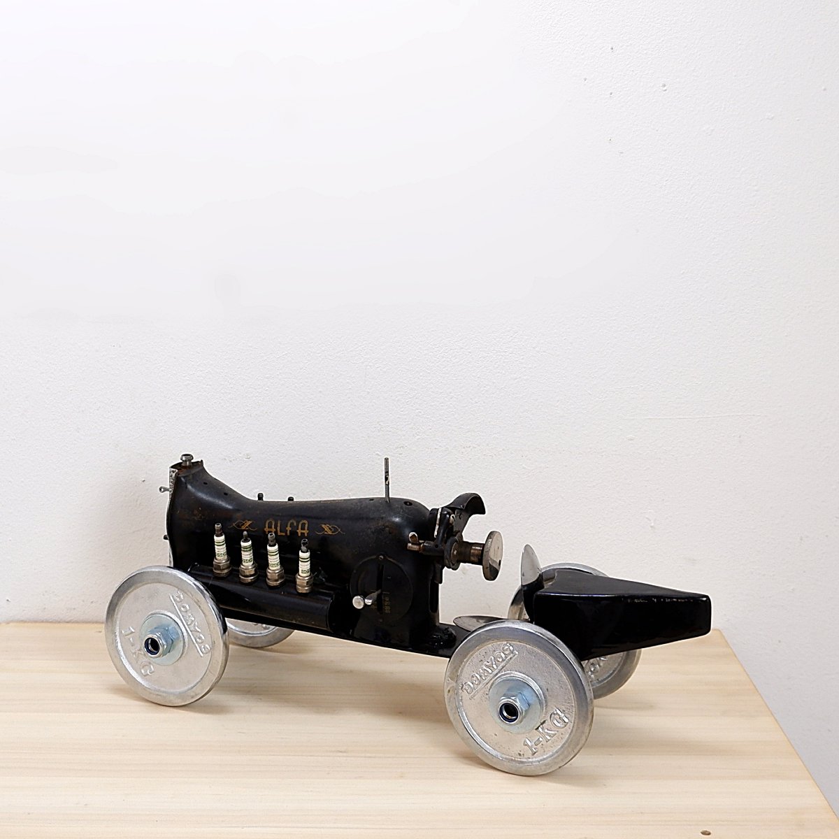 Sculpture artistique vintage « AlfaMobil » -photo-1