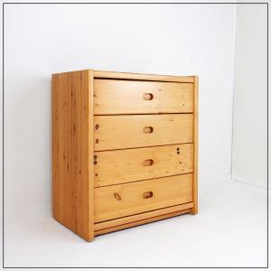 Commode quatre tiroirs en pin massif - Style Charlotte Perriand