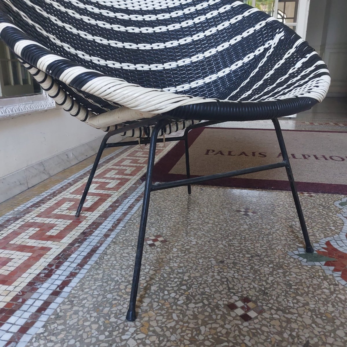 Paire de fauteuils Sputnik Satellite Tissée En Vinyle Noir Et Blanc, 1950s-photo-3