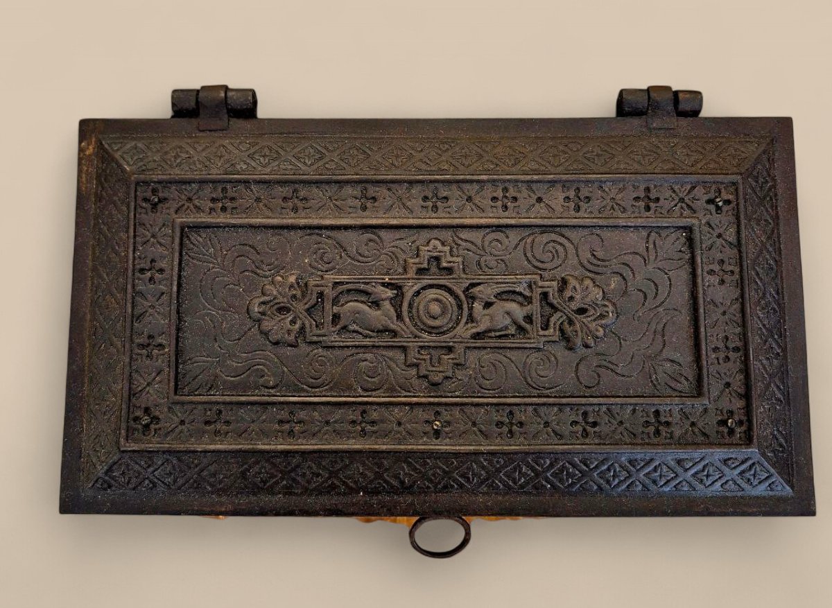 Small Nickel-plated Bronze Cassette Chest, 19th Century, With Twelve Apostles And Signs Of The Zodiac-photo-2