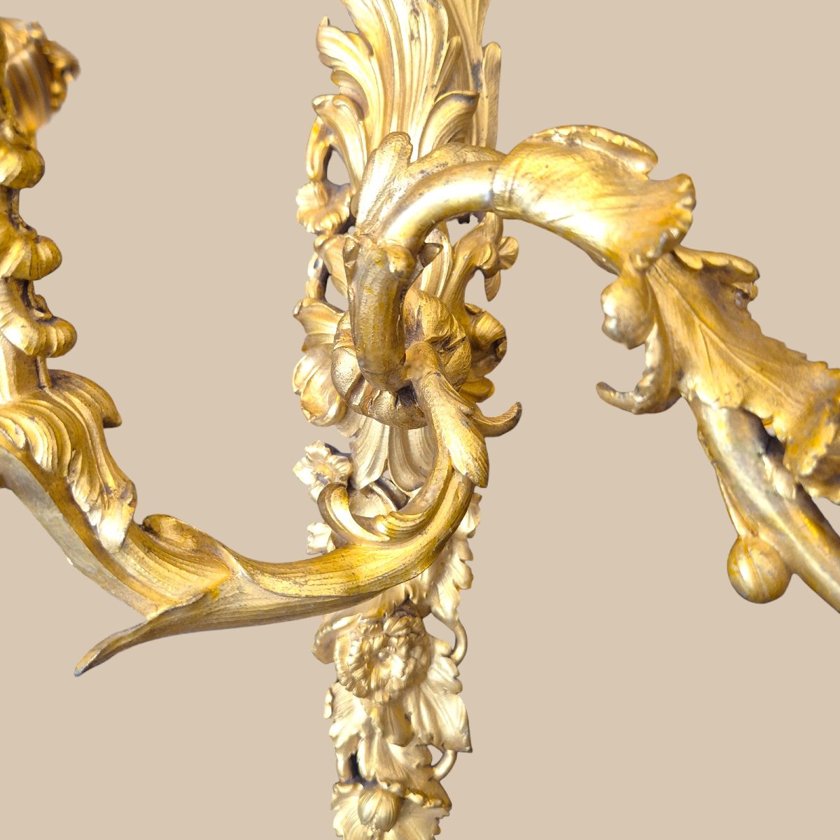 Paire d’appliques murales à deux bras de lumière en bronze doré, de style Régence, XIXe siècle-photo-4