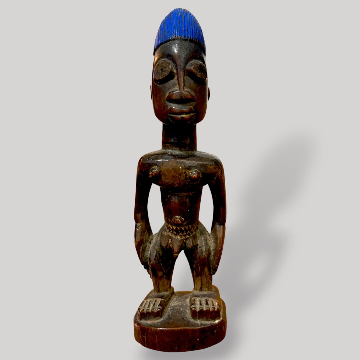 Couple de Yoruba Ibeji, Nigeria, bois et pigment, milieu du XXᵉ siècle-photo-1