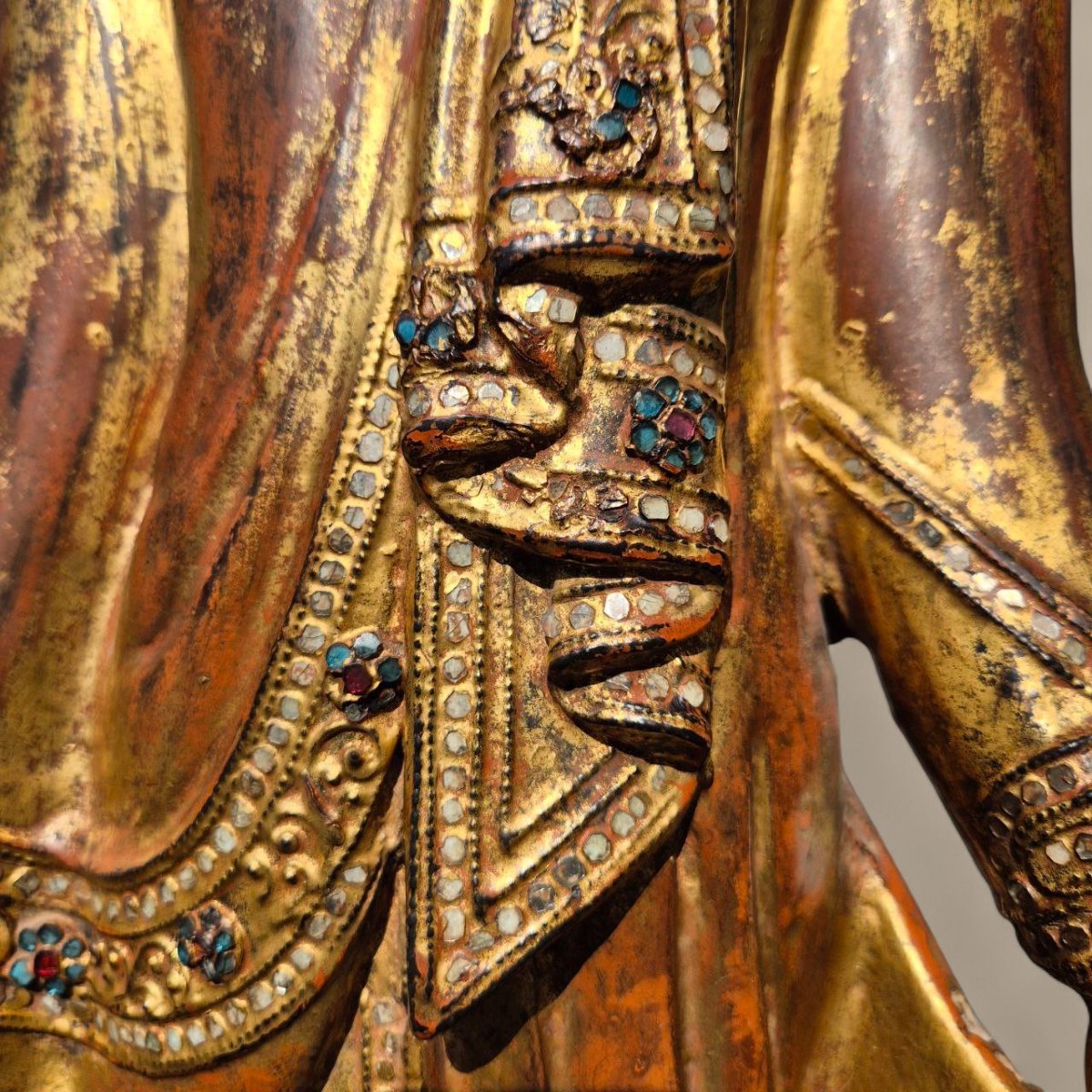 Buddha In Gilded Wood With Stone Inlays – Early 20th Century, Burma-photo-3
