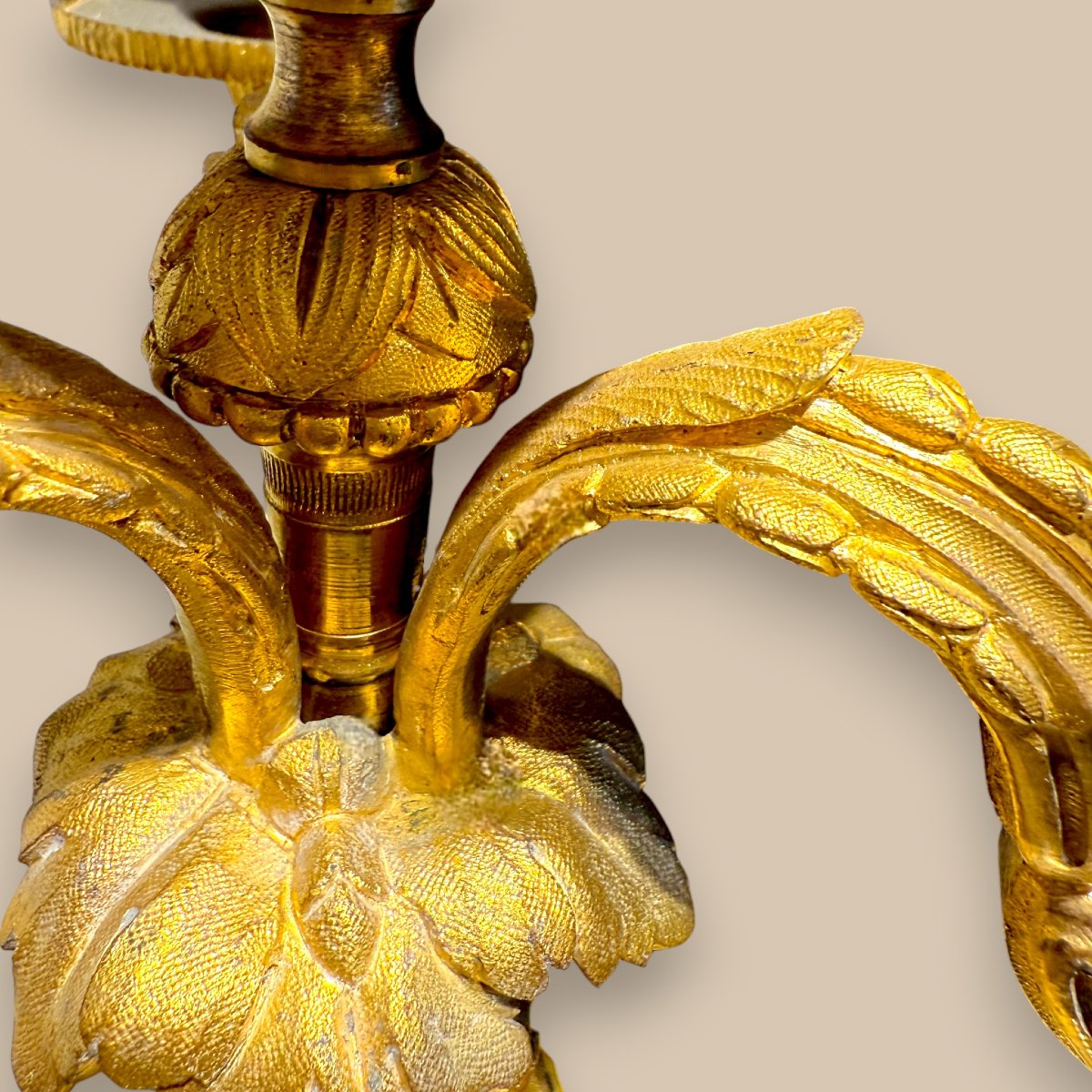 Paire de chandeliers en bronze doré, style Louis XVI, quatre feux – XIXe siècle-photo-5
