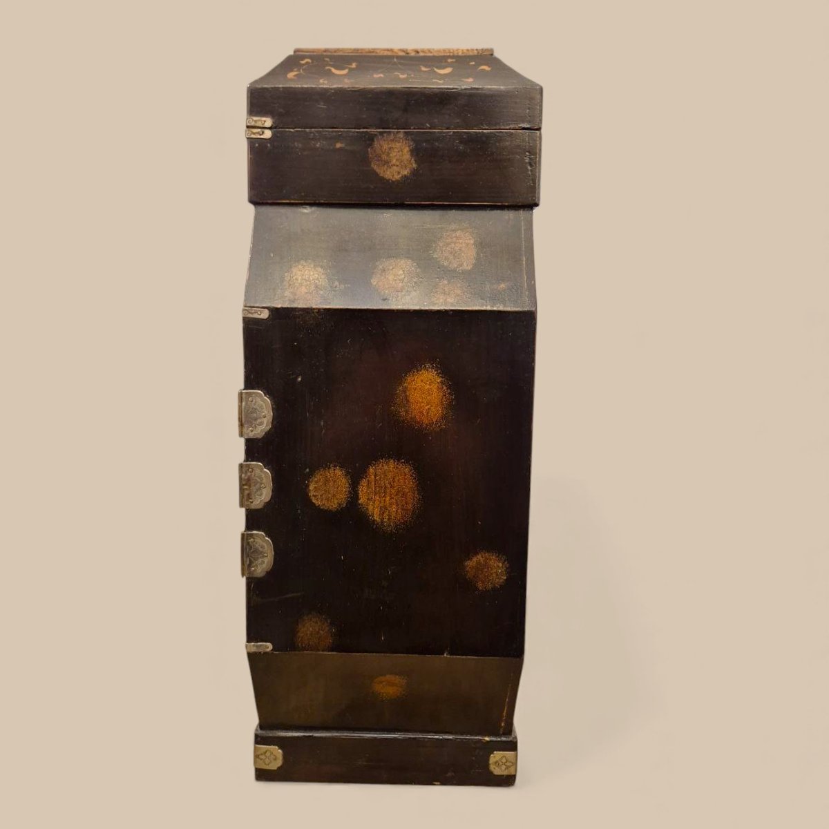 Large Chinese Jewelry Box, 19th Century – Black Lacquer On Wood With Engraved Metal Fittings-photo-5