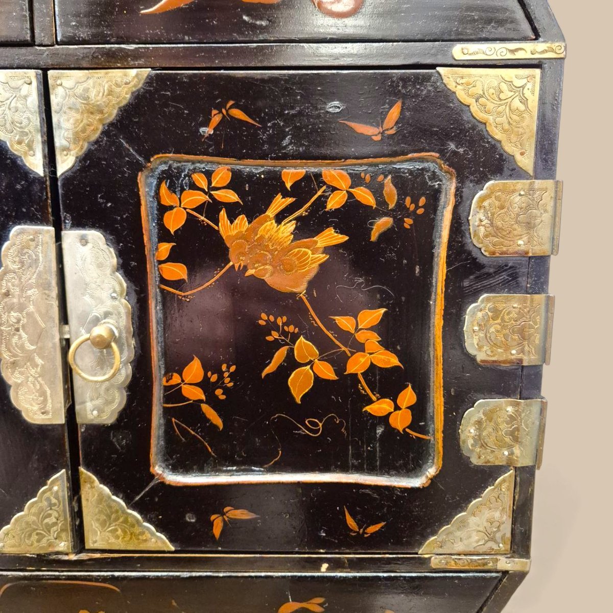 Large Chinese Jewelry Box, 19th Century – Black Lacquer On Wood With Engraved Metal Fittings-photo-7