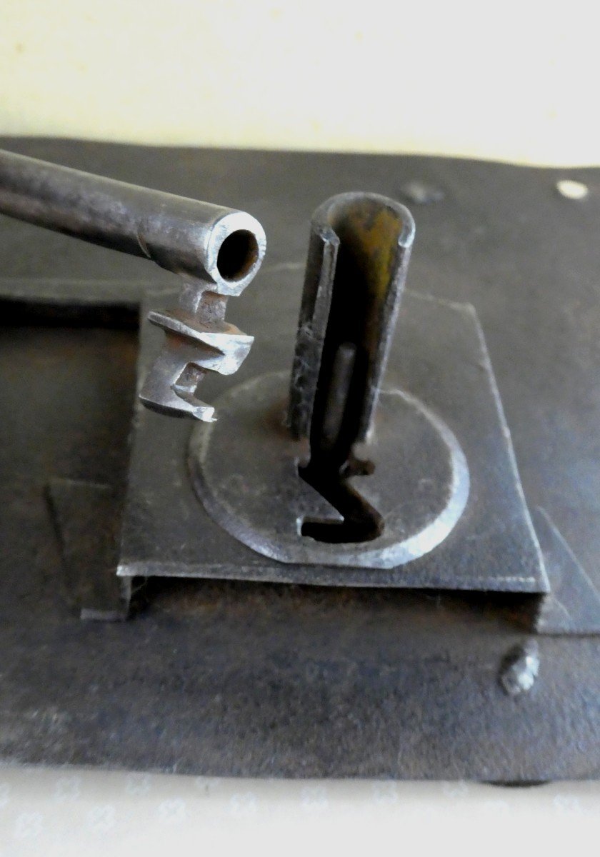 Large French Wrought Iron Lock, Directoire Period, 42cm-photo-4
