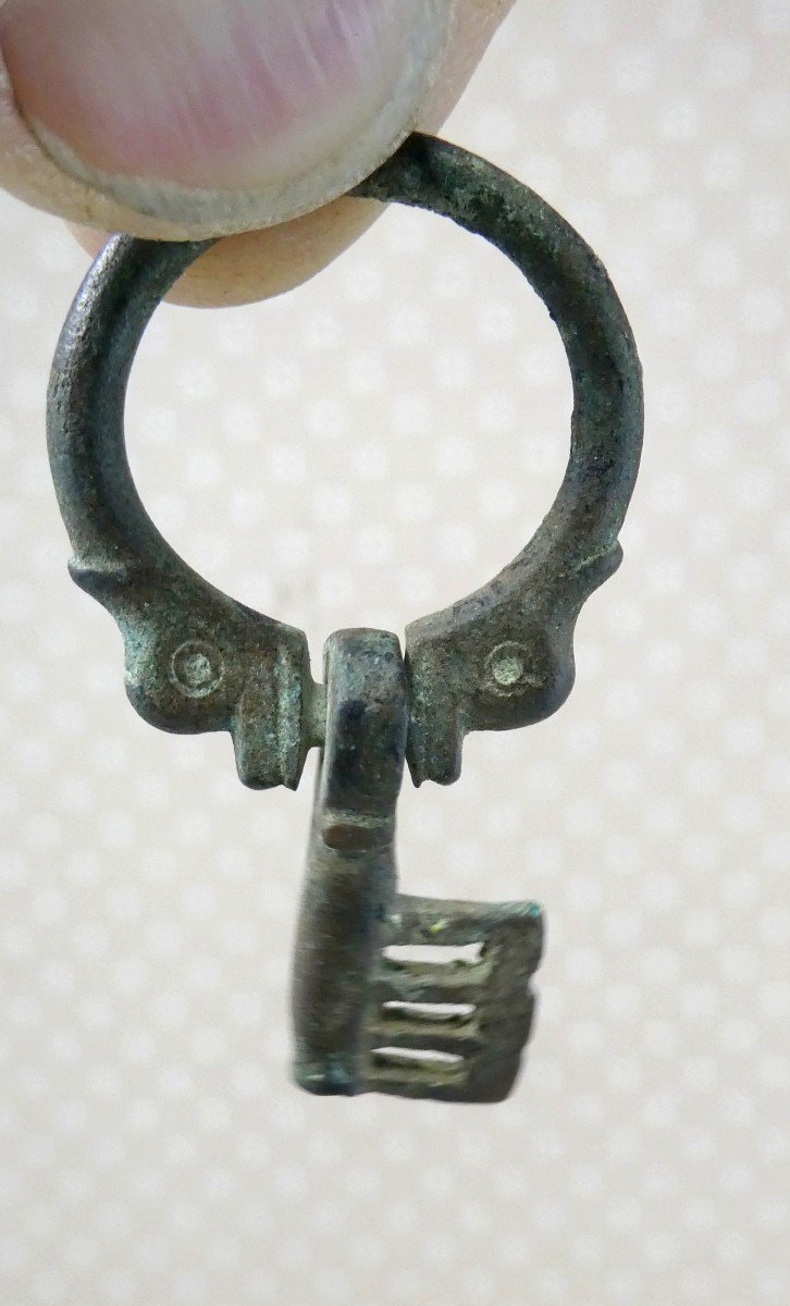 Museum: Folding Dolphin Key, Gallo-roman Period,