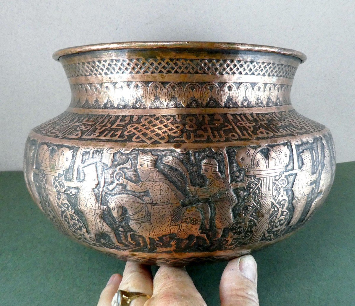 Embossed Copper Basin, Royal Scenes, Persia, Late 18th Century, Qadjar Art-photo-4