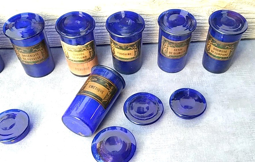 Suite De 20 Piluliers Couverts,  d'Une Pharmacie 19e Siècle, Verre Soufflé Couleur Cobalt, P-A-photo-1