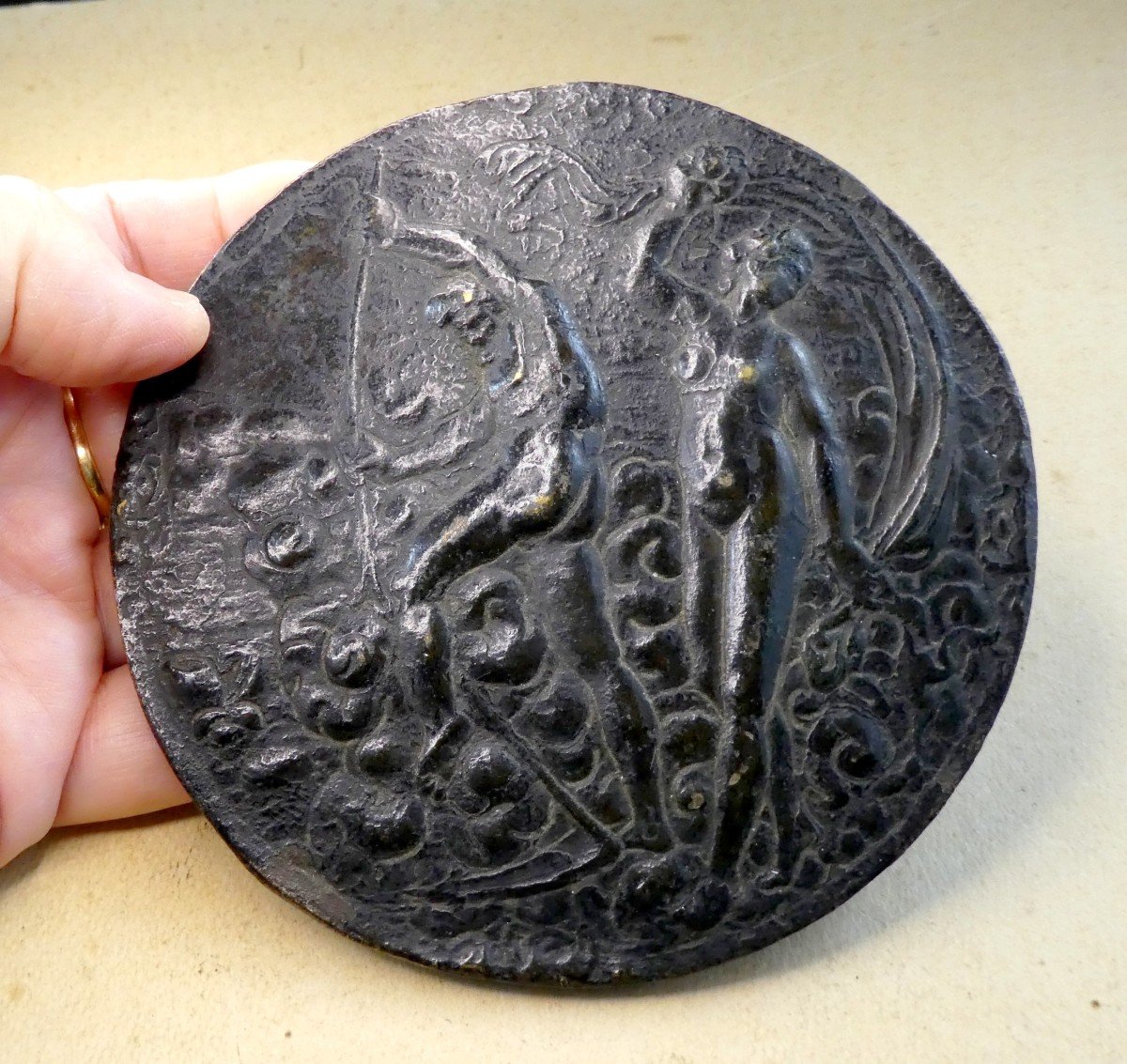 Aphrodite Et Chronos : La Légende. Plaquette Bronze Renaissance 