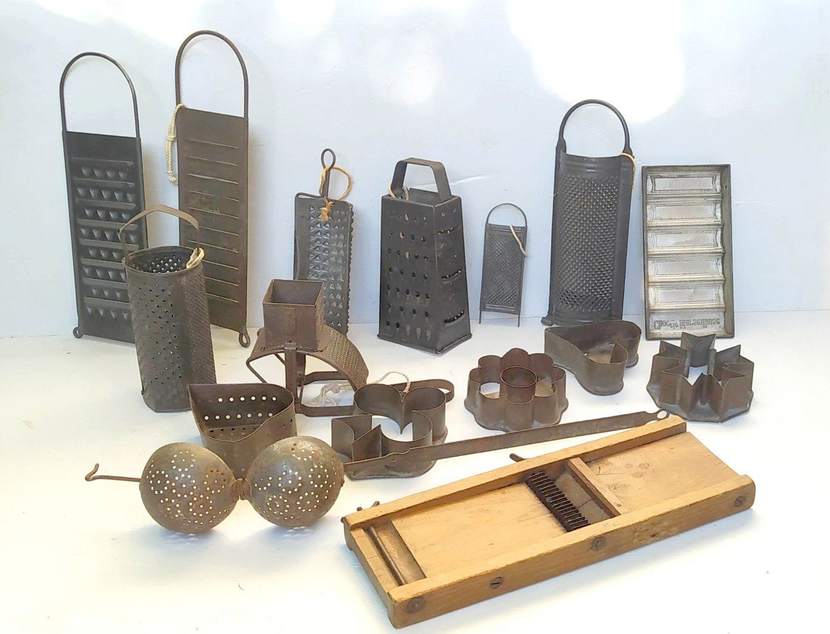 Cuisine En Fer Blanc, Petite Collection Très Décorative  Des Années 1900-photo-2
