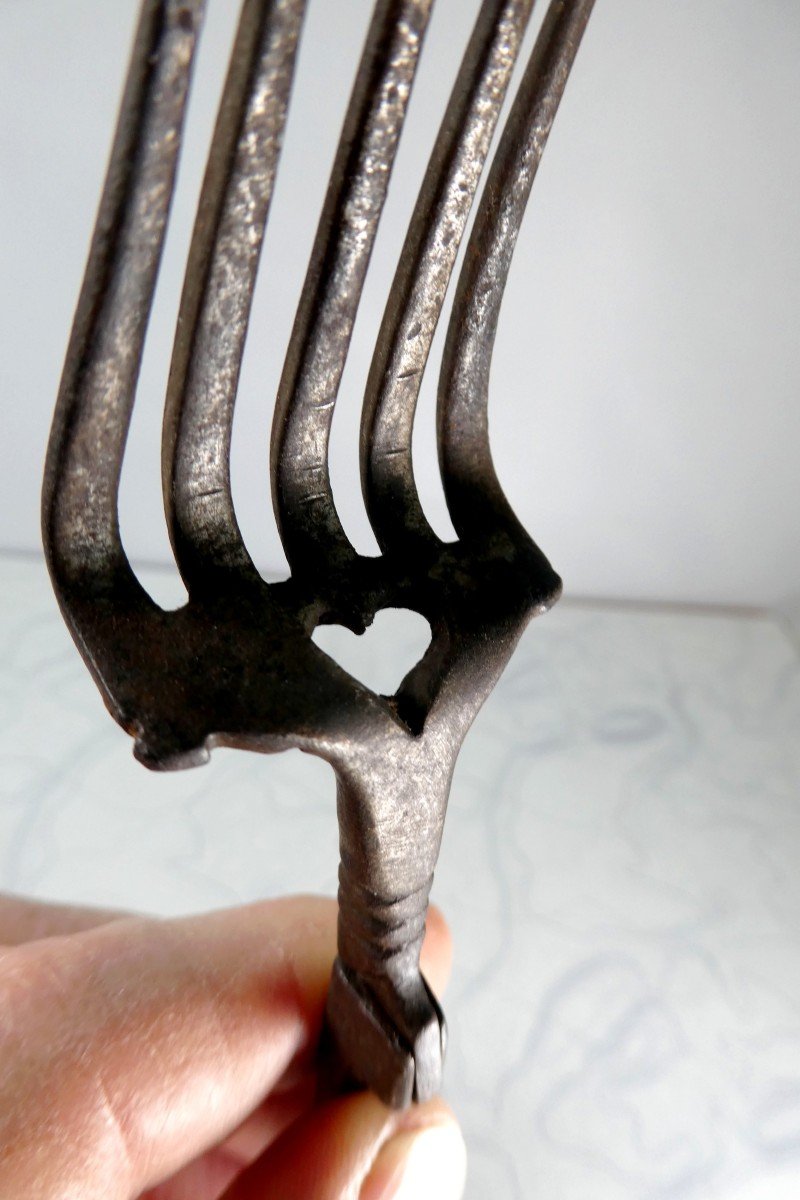 17th Century Plated Iron Folding Fork, Rare Model: 5 Prongs And One Heart!-photo-3