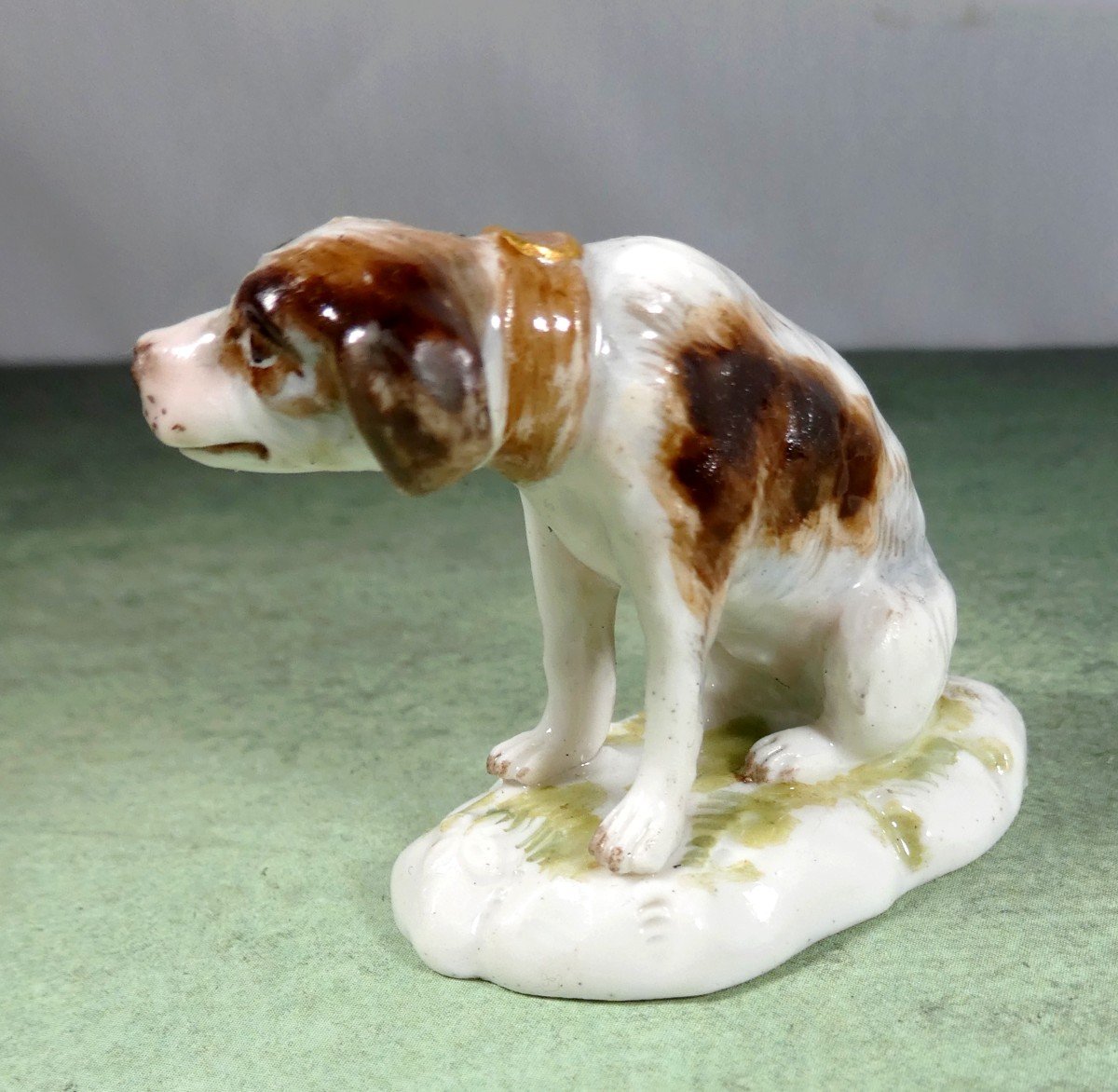 Meissen Minuscula : Sujet Animalier Miniature En Porcelaine: Chien De Chasse, 19e Siècle-photo-2
