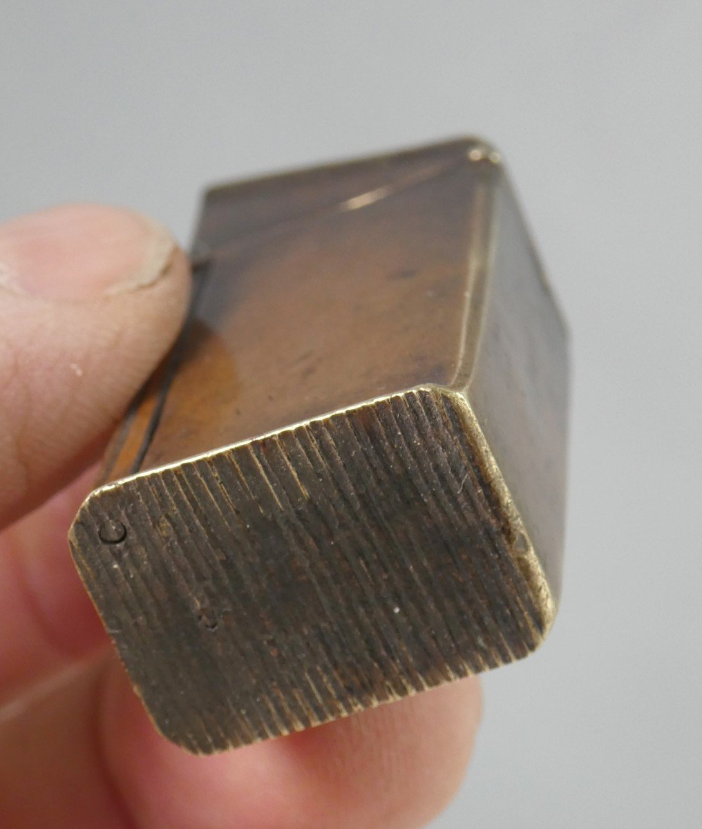 Toilets Busy! Sulfur Matchbox: Small Trompe l'Oeil Late 19th C. -photo-2