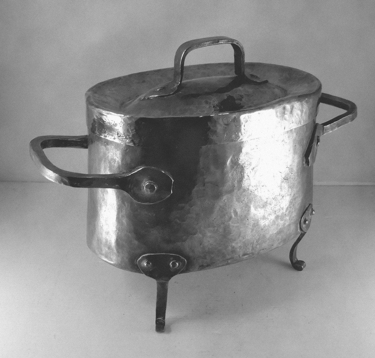 Pretty Little Hearth Pot, 18th Century, Ember Feet, Rare Model-photo-3