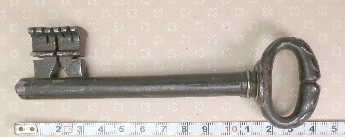 Puissante Clé De Coffre , Massive, Tête Gravée, 17e Siècle-photo-3