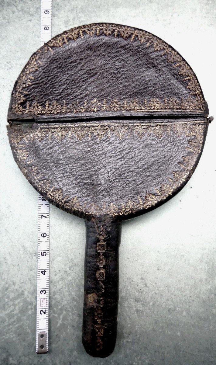 Beautiful Circular Case, Gilded Russian Leather, Late 18th Century-photo-3