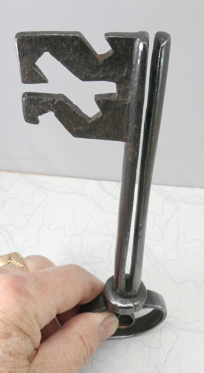 Large Swiss Key, Early Period, With Split Shank Along, 19cm-photo-1