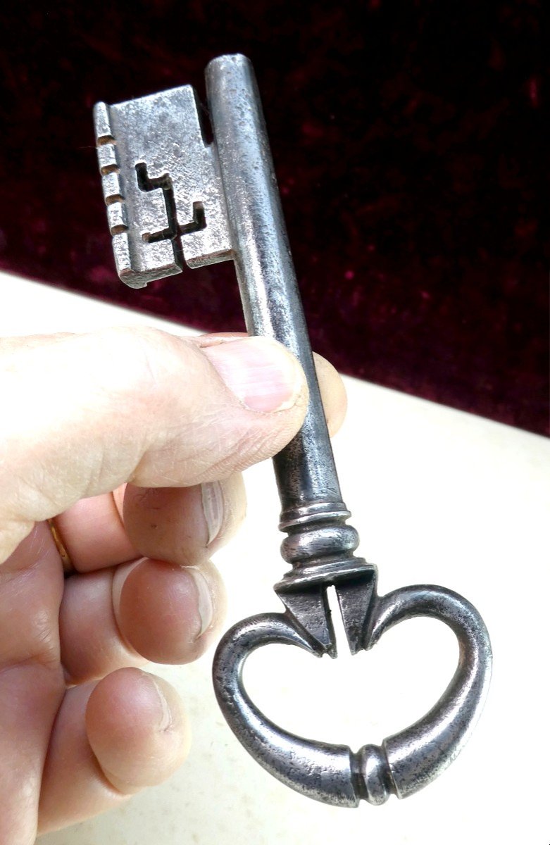 Beautiful Louis XIV Trunk Key, Circa 1680, Quality! 13cm
