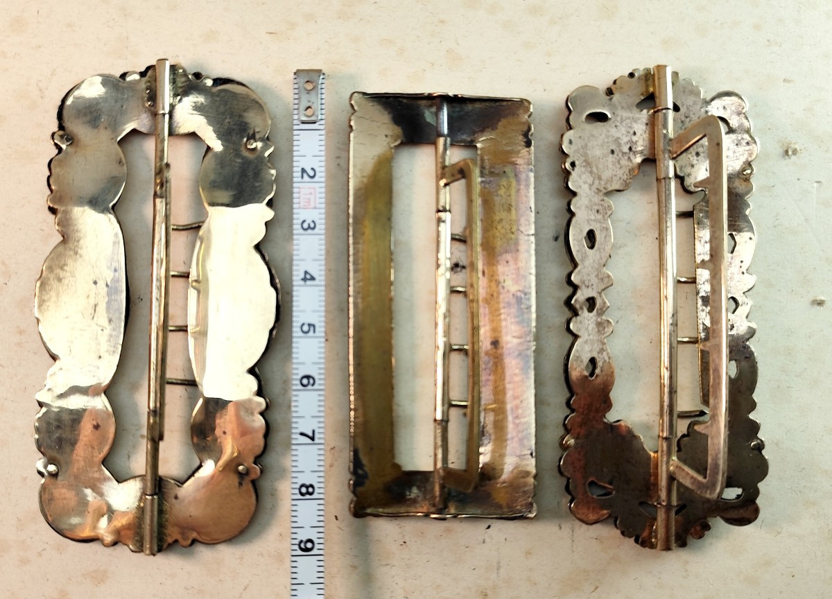 Period 1850, Costume Museum, 3 Enameled Brass Buckles, Good Condition -photo-3