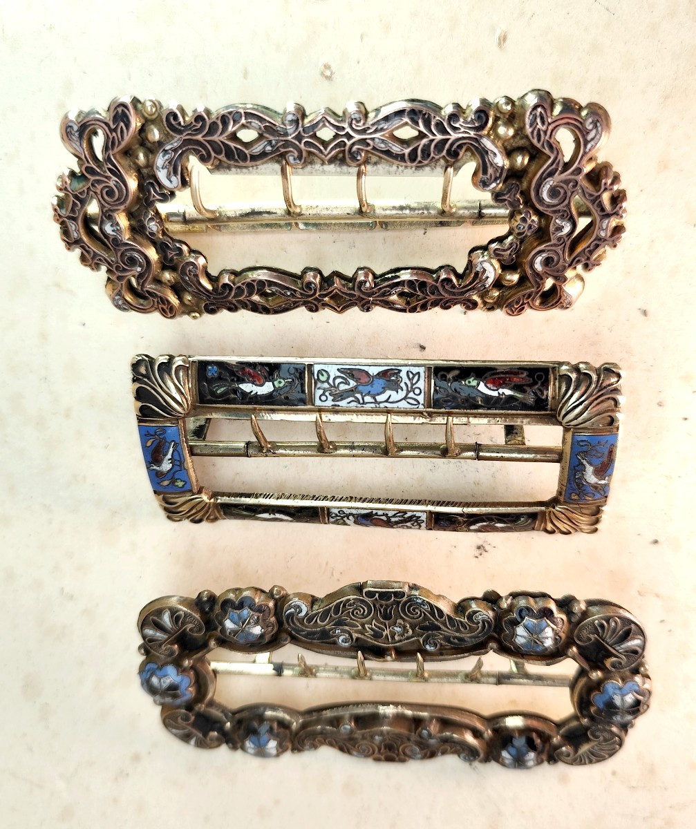 Period 1850, Costume Museum, 3 Enameled Brass Buckles, Good Condition -photo-2