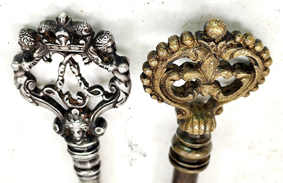 Deux Clés Au Chiffre De La Royauté, Vers 1820, Métal Et Bronze-photo-1