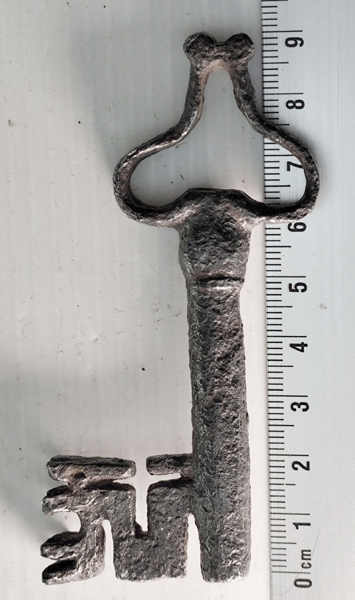 Gothic And Aesthetic, Beautiful 15th Century Key, Wrought Iron, Heart Ring-photo-4