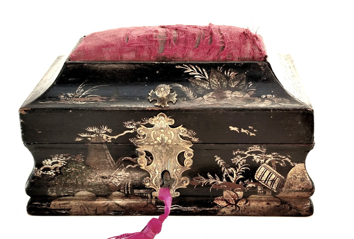 Louis XV Period: Black Lacquer, Gold And Silver Pin Box, Exotic Decor-photo-3