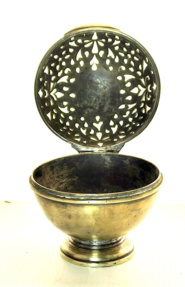 Boule à éponge XVIIIe , Objet De Toilette, Laiton Au Beau Repercé