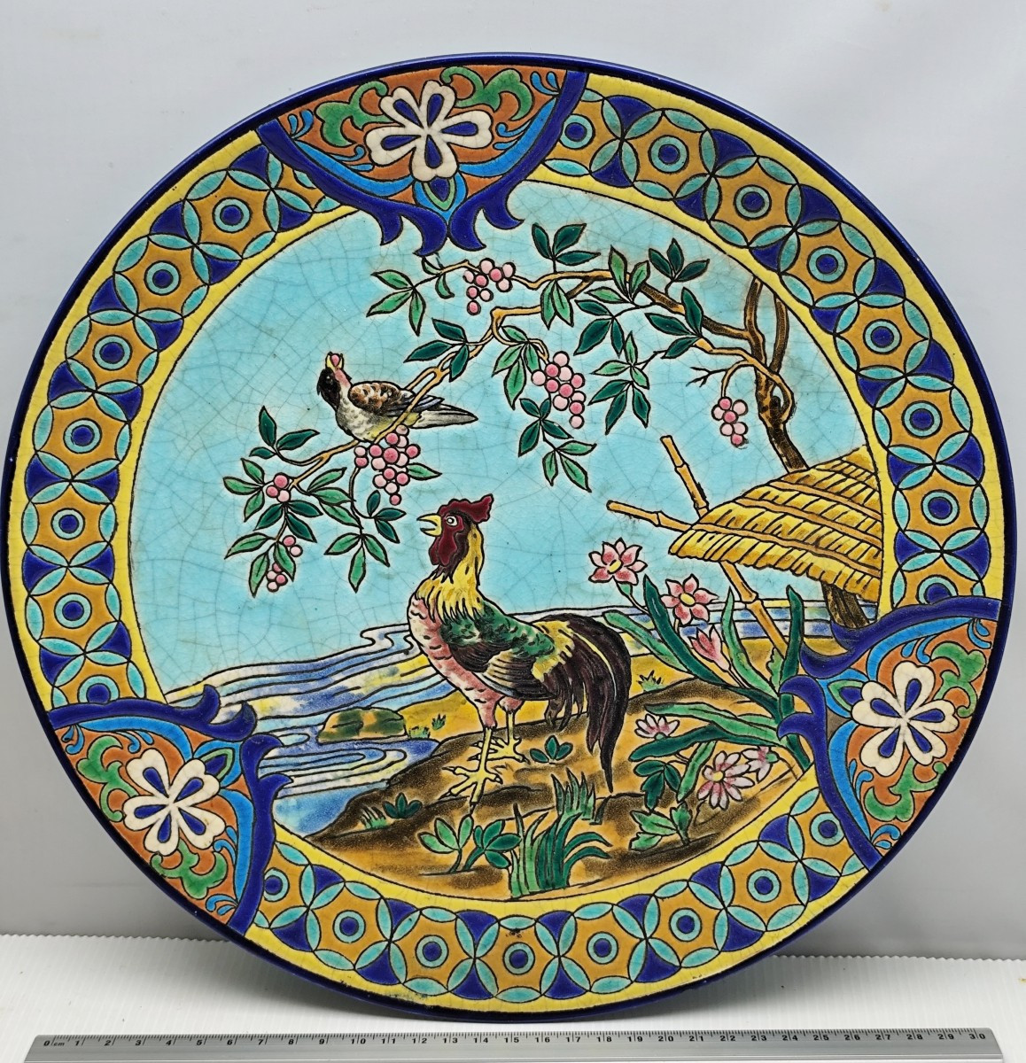 Grand Plat en émaux de Longwy. Décor coq et oiseau D3090. 