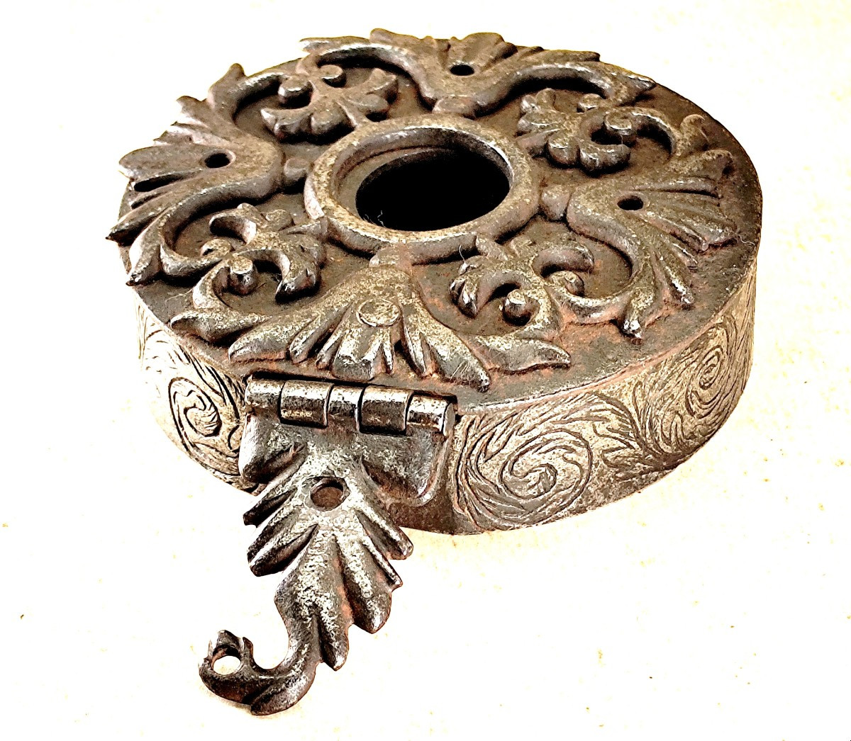 Musée de St Etienne, couronne de fer forgé-gravé d’un moulin d’exception, Louis XIV
