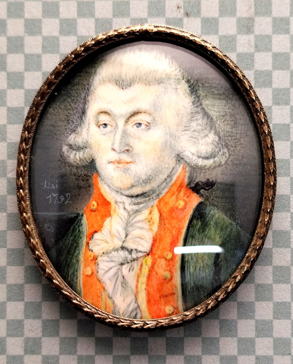 Miniature ovale, 1792, homme en habit-photo-2
