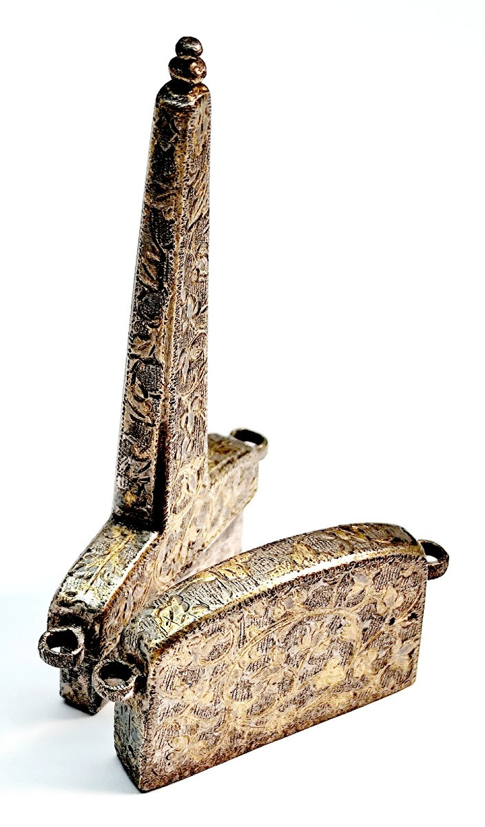 Scissor Case, France, 17th Century, In Engraved-gilt Iron.-photo-2