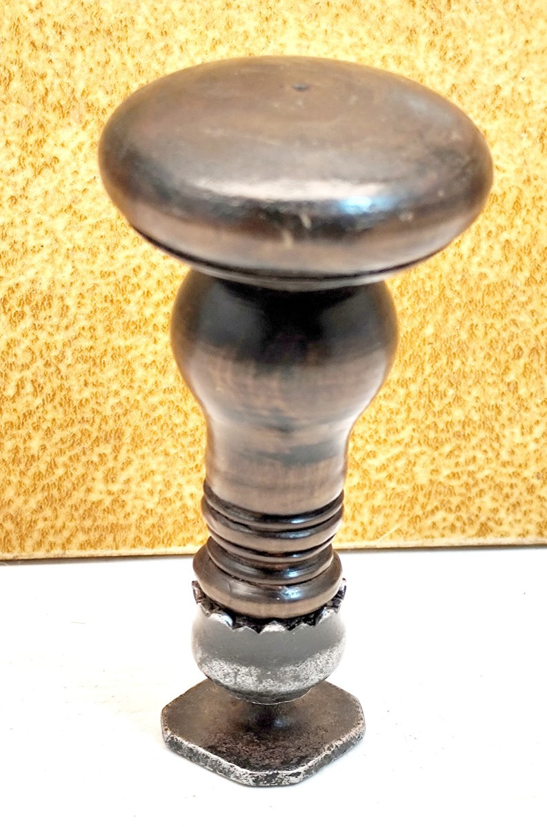 Iron And Wood Wax Seal Turned Into A Mushroom, Count's Coat Of Arms-photo-2