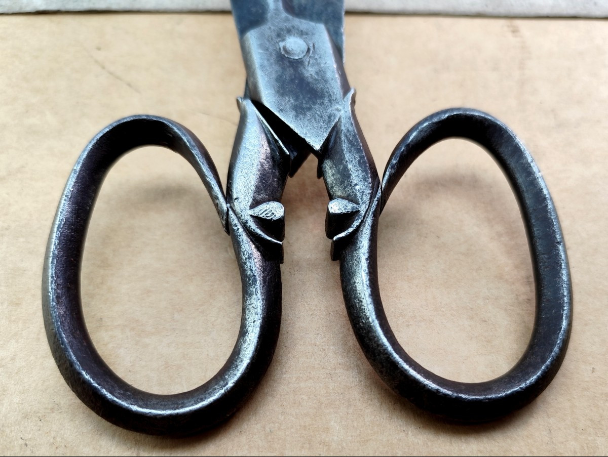 18th Century: Ornate French Draper's Scissors, Beveled Blades-photo-3