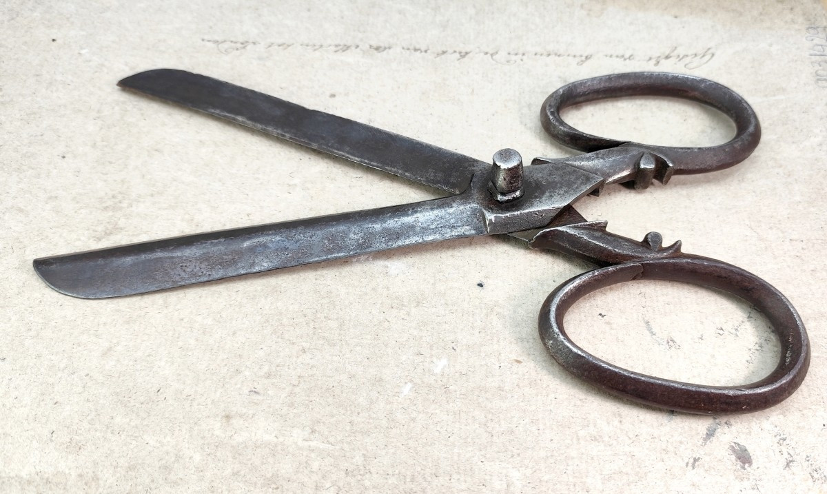 18th Century: Ornate French Draper's Scissors, Beveled Blades-photo-2