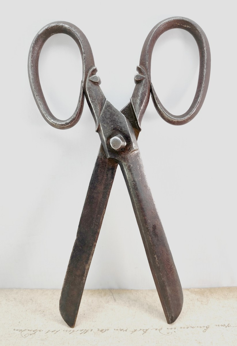18th Century: Ornate French Draper's Scissors, Beveled Blades-photo-1