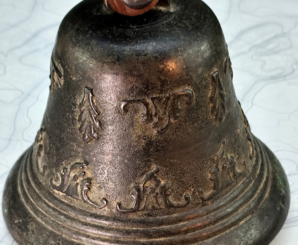Very Loud Hand Bell, Pastilled Bronze, 17th-18th Century-photo-2