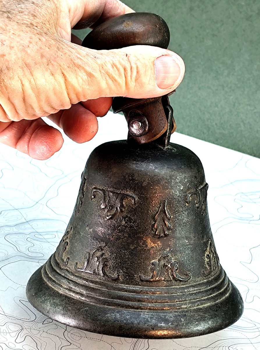 Very Loud Hand Bell, Pastilled Bronze, 17th-18th Century-photo-3