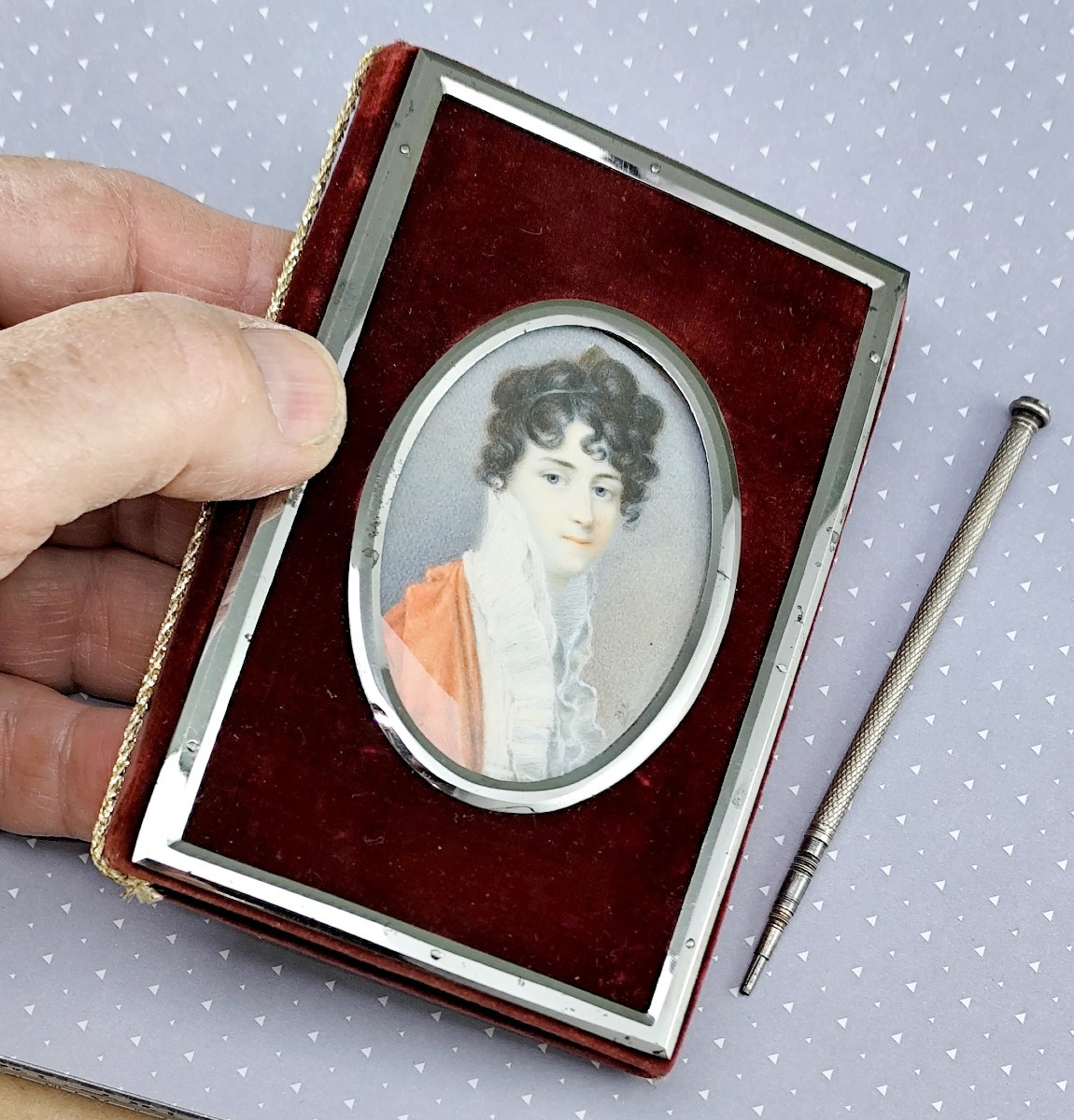 Acier poli, velours de soie, Carnet &agrave; Miniature vers 1850, belle personne-photo-3