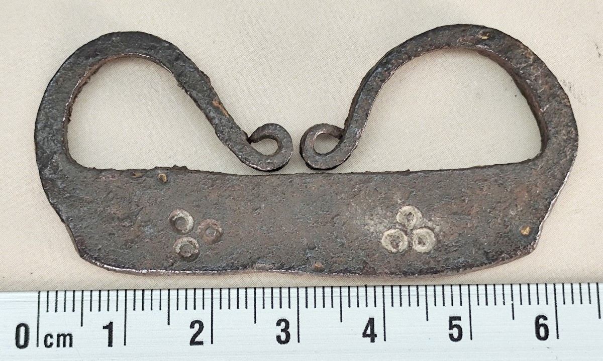 Beau Briquet forgé décoré d’ocelles, Haut Moyen-âge-photo-1