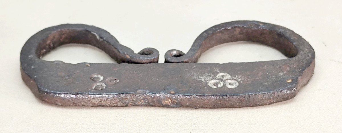 Beau Briquet forgé décoré d’ocelles, Haut Moyen-âge-photo-2