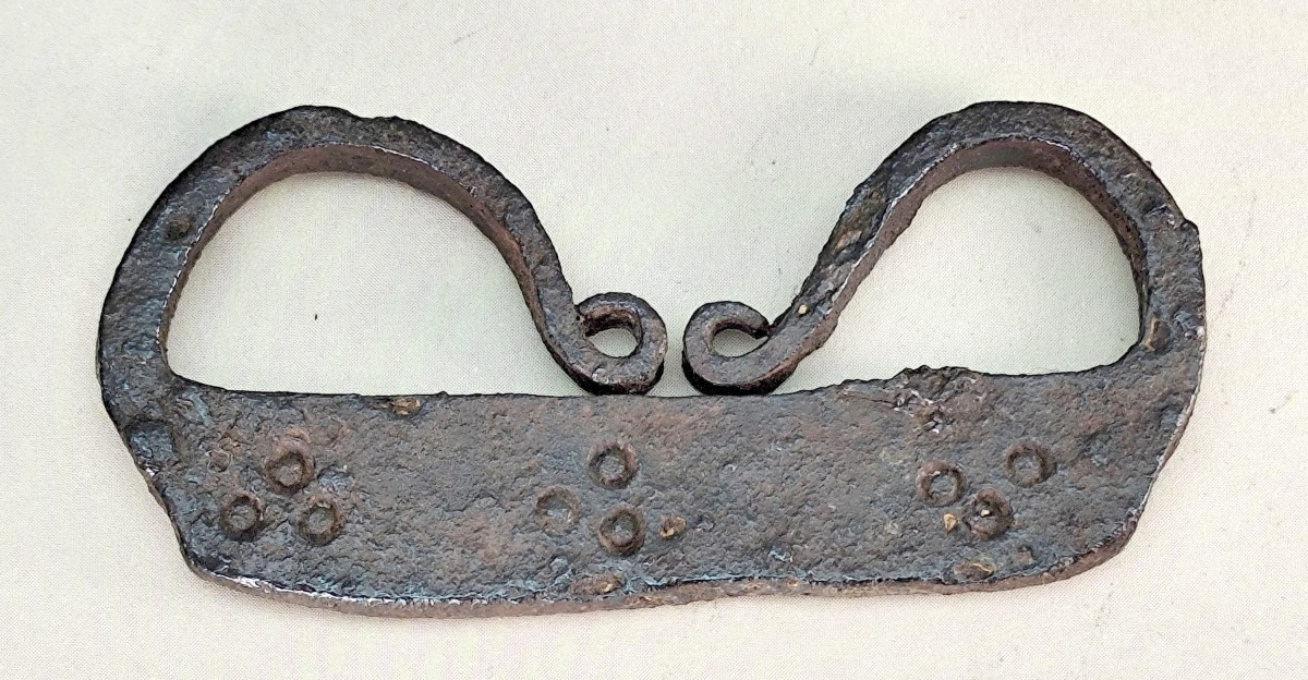 Beau Briquet forgé décoré d’ocelles, Haut Moyen-âge