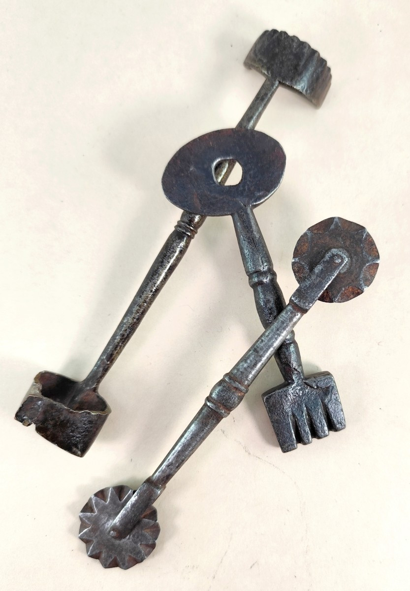 lot de 3 rares Outils à décorer les Pâtisseries, Fer Forgé, 17/18e Siècle   -photo-4